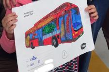 Dibuix de l'Elia, guanyadora del primer premi guanyador del concurs "Redecora el teu bus"