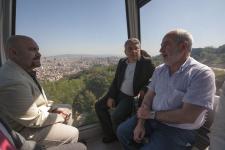 El president del CERMI dins d'una cabina del Telefèric de Montjuïc / Pep Herrero