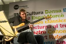 Moment de l'actuació del grup Carolus Trio al vestíbul de Diagonal / Pep Herrero