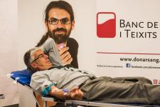 El director general d'Autobusos, Jaume Tintoré, donant sang / Pep Herrero