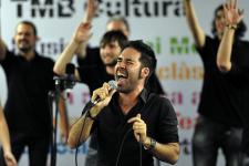 Un dels integrants del grup en un moment de l’actuació / Pep Herrero Un dels integrants del grup en un moment de l’actuació / Pep Herrero