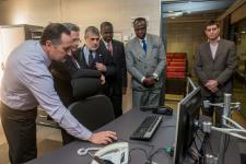 La delegació gambiana en la visita al centre de regulació de trànsit al Triangle / Pep Herrero