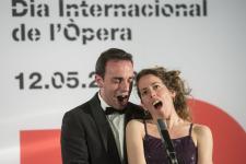 La soprano i el tenor dalt de l’escenari al metro / Pep Herrero