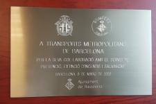 Placa commemorativa de reconeixement dels bombers a TMB