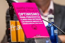 Portada del llibre "Optimismo para periodistas, claves para entender los nuevos medios de comunicación en la era digital"/ Pep Herrero
