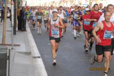 Rufina García participant a la Marató de BCN / Josué León