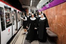 Les actrius es van desplaçar en metro des de l'estació de Paral·lel / Pep Herrero Les actrius es van desplaçar en metro des de l'estació de Paral·lel / Pep Herrero