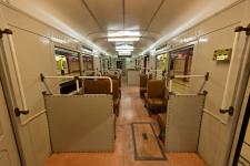 Interior del tren de la sèrie 300 restaurat / Arxiu TMB
