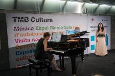 La pianista Elena Kolesnikova acompanyant la veu de l'Anna Niebla / Pep Herrero