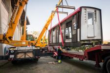 Les caixes del tren s'han separat dels bogis, que s'envien a Itàlia / Pep Herrero Les caixes del tren s'han separat dels bogis, que s'envien a Itàlia / Pep Herrero