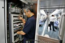 Revisió de la unitat de control de la refrigeració / Sílvia T. Colmenero Revisió de la unitat de control de la refrigeració / Sílvia T. Colmenero