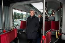 Xavier Trias dins el primer bus biarticulat de la flota de TMB / Pep Herrero Xavier Trias dins el primer bus biarticulat de la flota de TMB / Pep Herrero