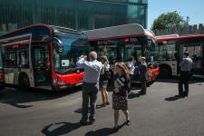 Visita a la mostra d'autobusos híbrids de la flota de TMB / Pep Herrero Visita a la mostra d'autobusos híbrids de la flota de TMB / Pep Herrero